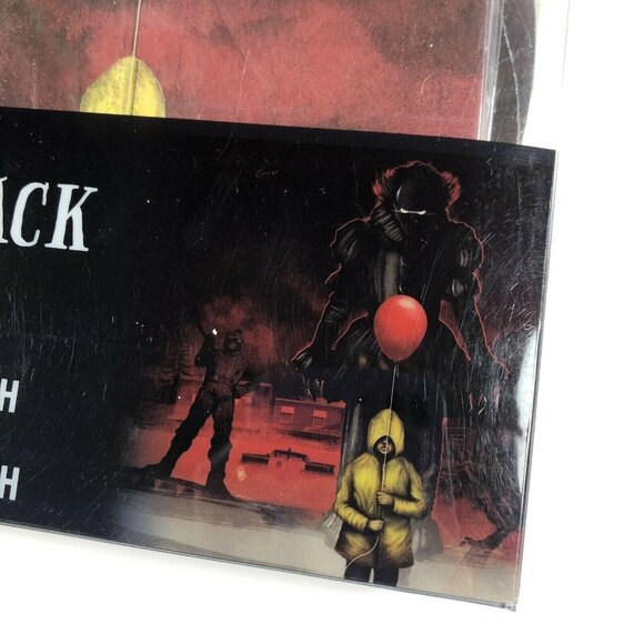 It Pennywise 32 Piece Party Pack Paper Plates Napkins Clown Horror Movie NEW - Picture 6 of 7